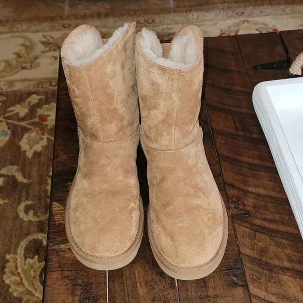 UGG 7 - Picture 3 of 6